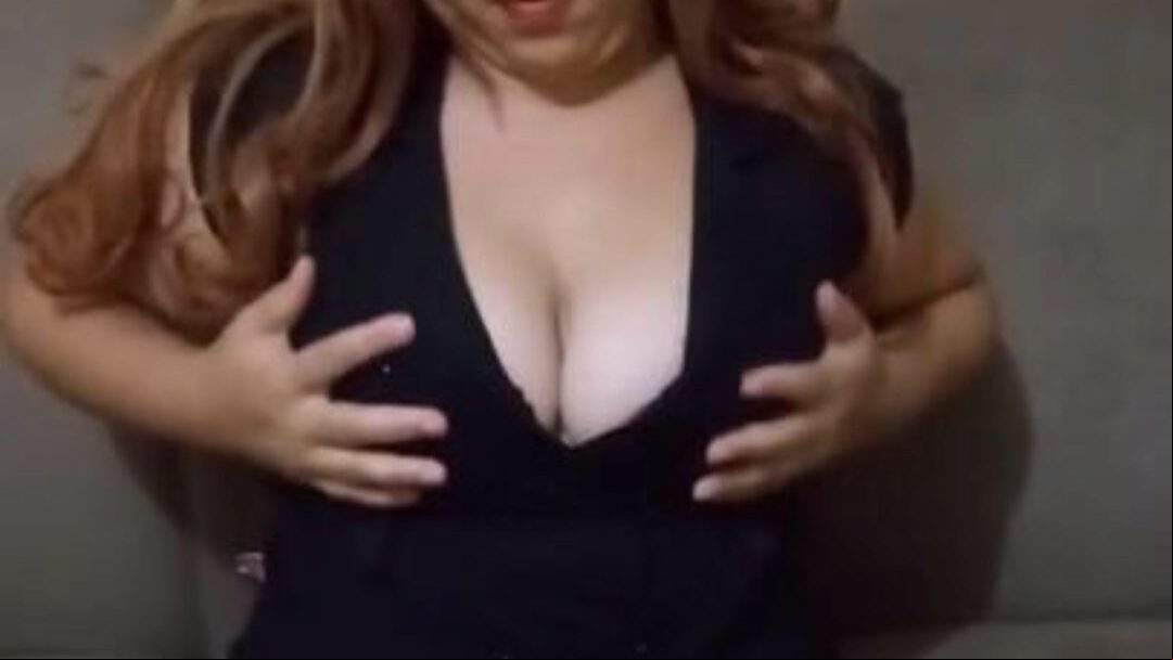 Minha esposa safada adora levar rola no cuzinho