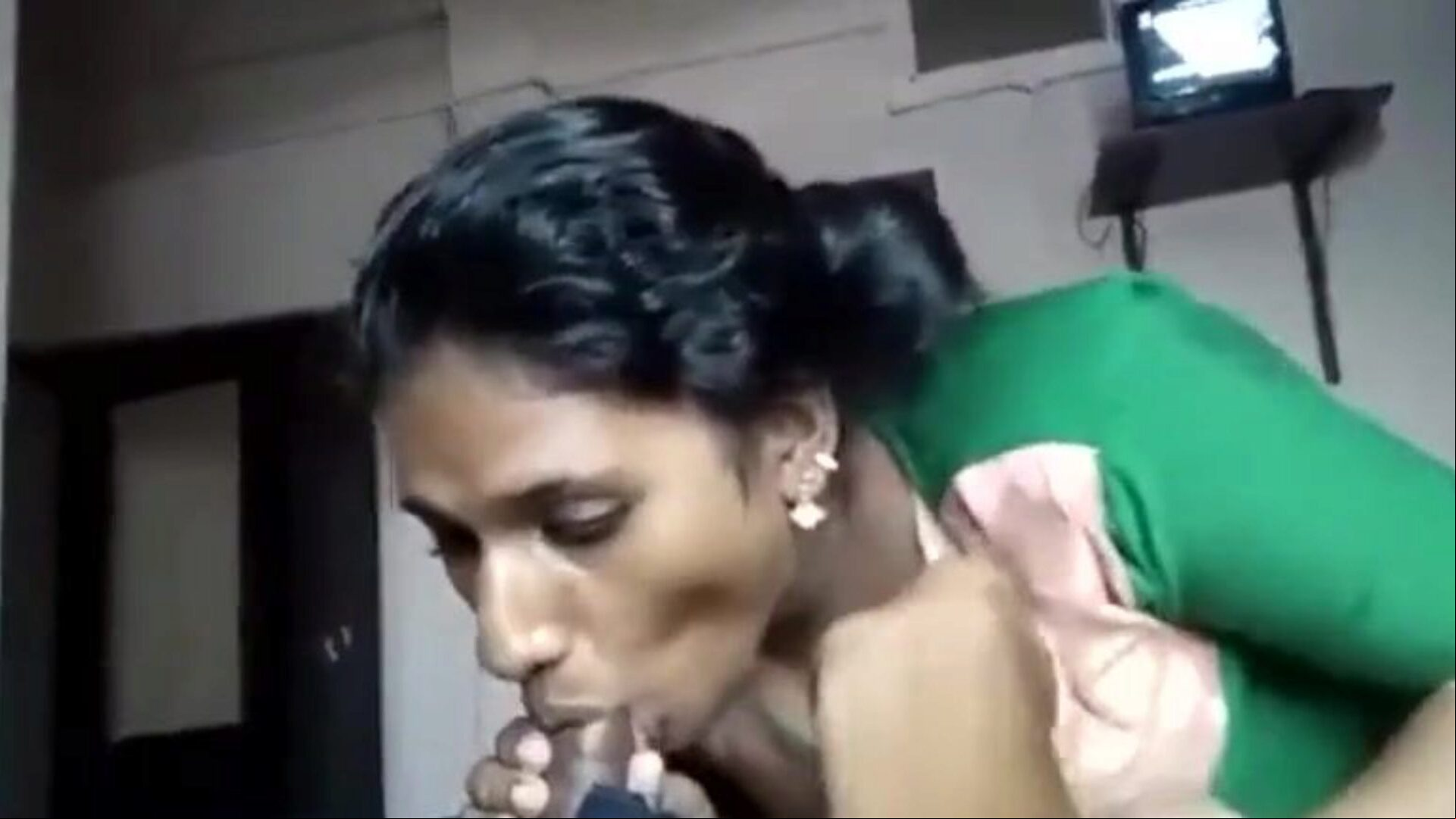 Give Cash to my Maid for Engulfing my Shlong
